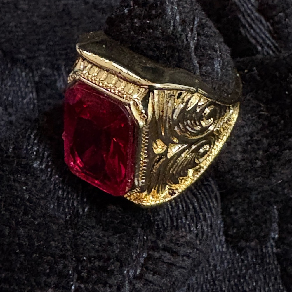 ELEGANT FACETED FAUX RUBY RED RING - Picture 6 of 16